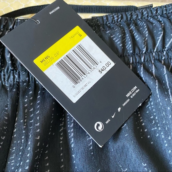 Nike Standard Fit, Dri-FIT Training Short - Picture 3 of 3